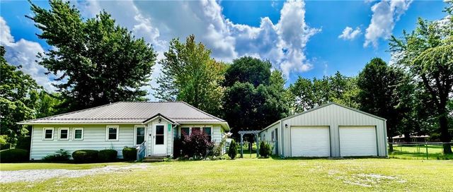 301 S  6th St, Walker, MO 64790
