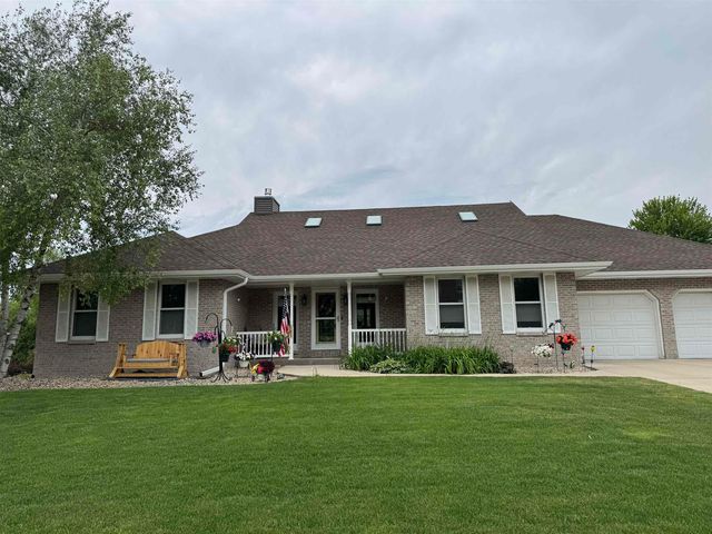 847 Cambridge Dr, Janesville, WI 53548