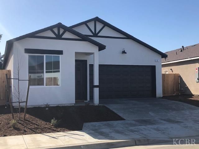 537 Green Ln, Lemoore, CA 93245