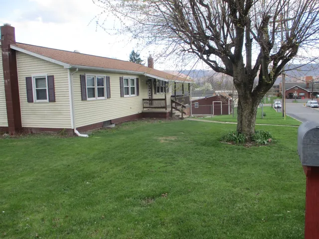 1154 W  5th St, Lewistown, PA 17044