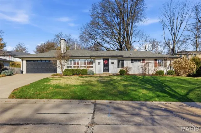 829 Renderer Dr, Saint Louis, MO 63122