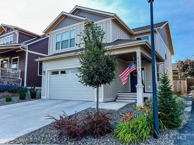 1233 Wiltshire Dr, Moscow, ID 83843