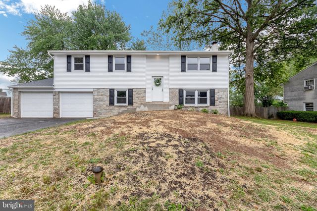 842 Lombardy Dr, Lansdale, PA 19446