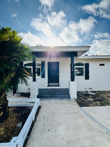 2114 Dahlgreen Ave, San Antonio, TX 78237