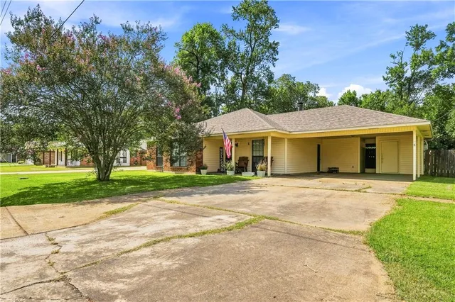 53 Bayou Oaks Dr, Alexandria, LA 71303