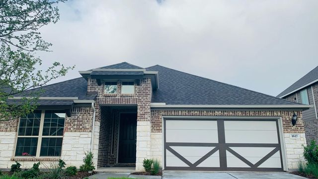 1617 Frankford Dr, Forney, TX 75126