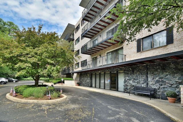 1S150 Spring Rd #2G, Oakbrook Terrace, IL 60181