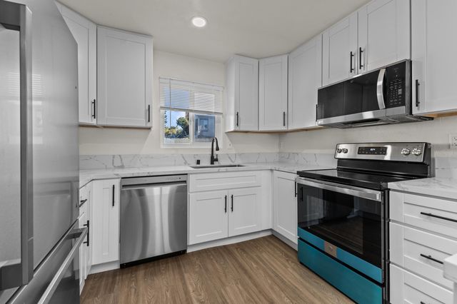 228 Las Flores Dr #15, San Marcos, CA 92069