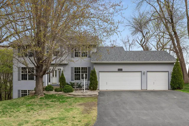 20562 Juno Trl, Lakeville, MN 55044
