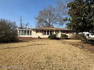 208 W  Monroe Ave, Greenwood, MS 38930