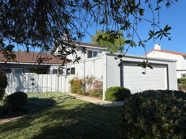 7380 Elmhurst Pl, Goleta, CA 93117