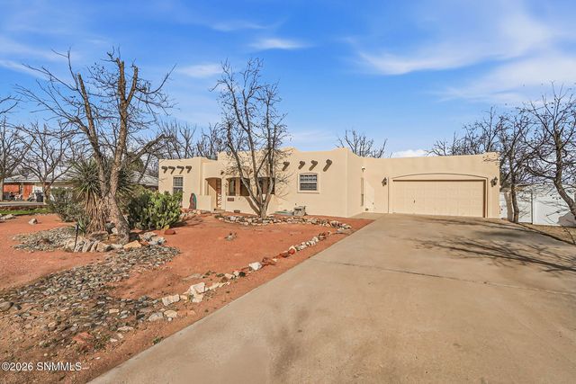 3011 Rio Hondo St, La Mesa, NM 88044