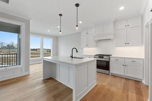 25015 W  94th Ter, Lenexa, KS 66227