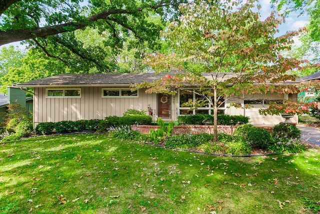 5900 W  78th St, Prairie Village, KS 66208