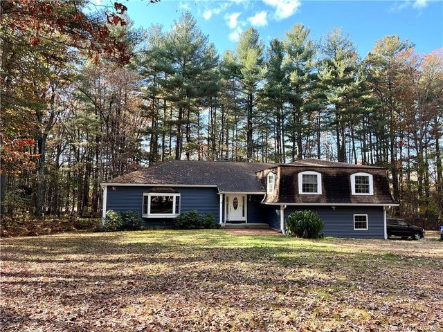 17 Heritage Dr, Somers, CT 06071