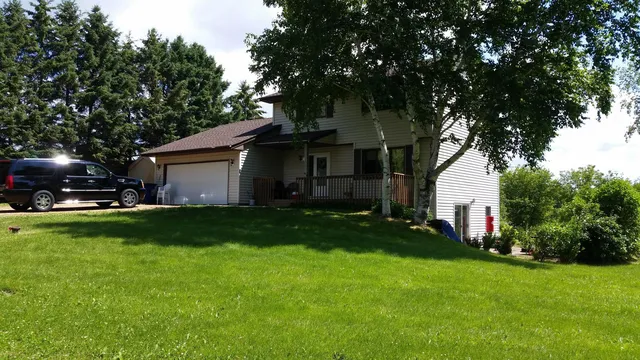 7050 Pioneer Trl, Loretto, MN 55357
