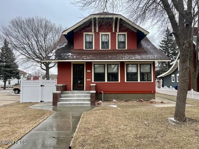 12 4th St SE, Watertown, SD 57201