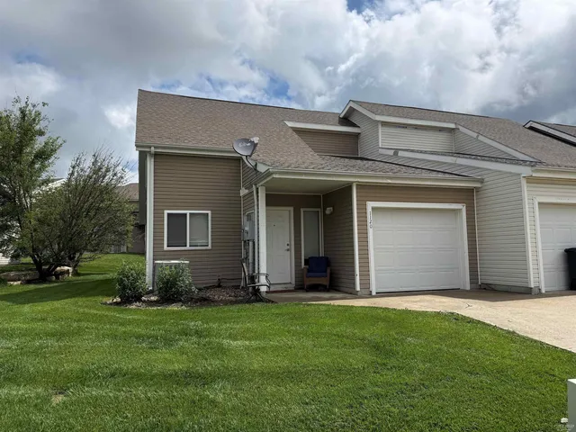 1120 Newfoundland Dr, Manhattan, KS 66503