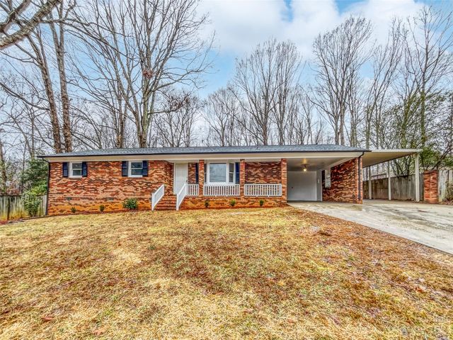 140 Greendale Dr, Mount Holly, NC 28120