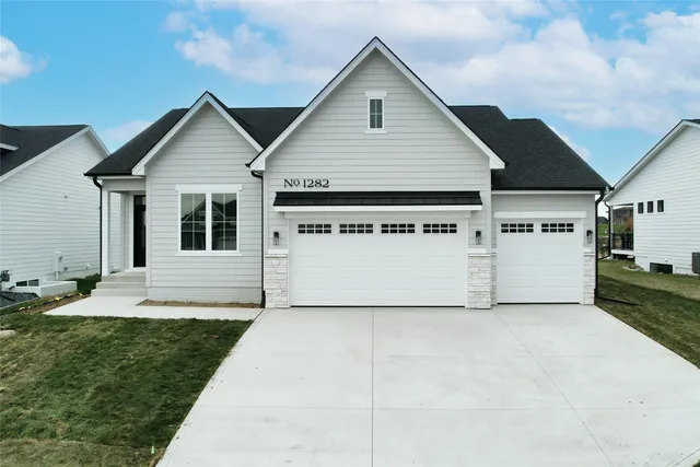 1282 S  92nd St, West Des Moines, IA 50266