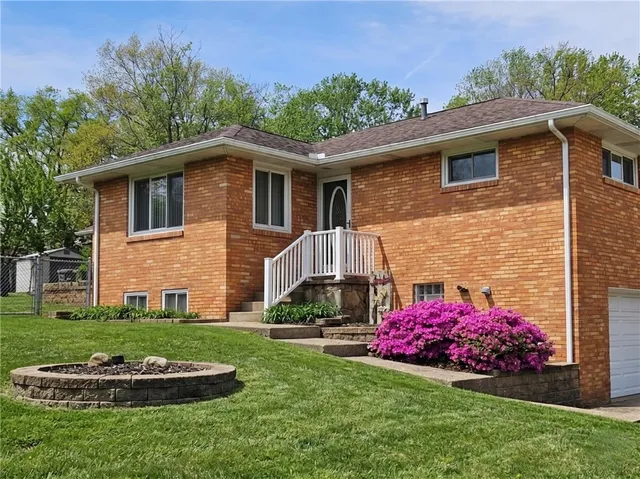 125 Oliver Dr, White Oak, PA 15131