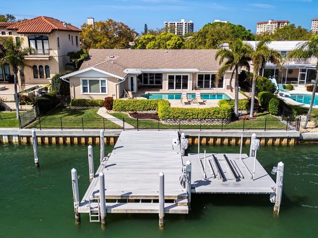 679 Harbor Is, Clearwater, FL 33767