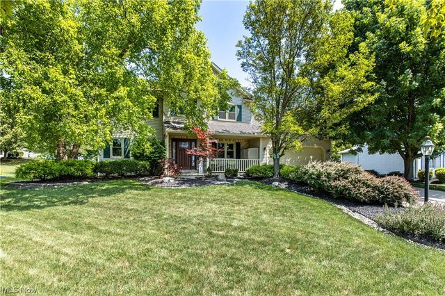 10439 Lake Meadows Dr, Strongsville, OH 44136