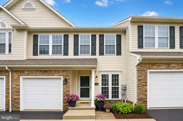 160 Scenery Ct, State College, PA 16801