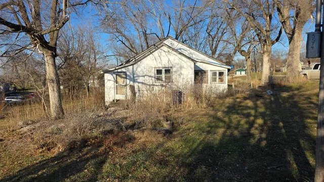 303 S  Dekalb St, Princeton, MO 64673