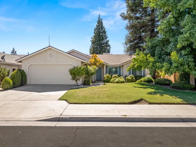 2313 N  Milburn Ave, Fresno, CA 93722