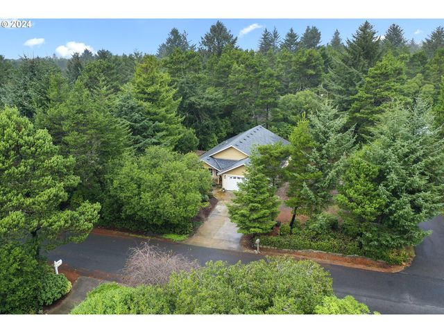 4807 Oceana Dr, Florence, OR 97439
