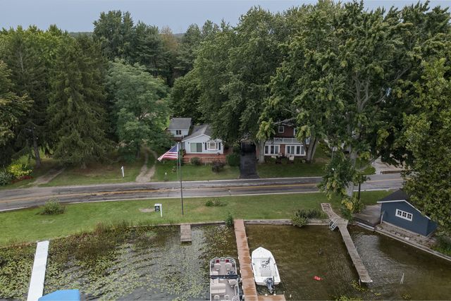 5996 122nd Ave, Fennville, MI 49408