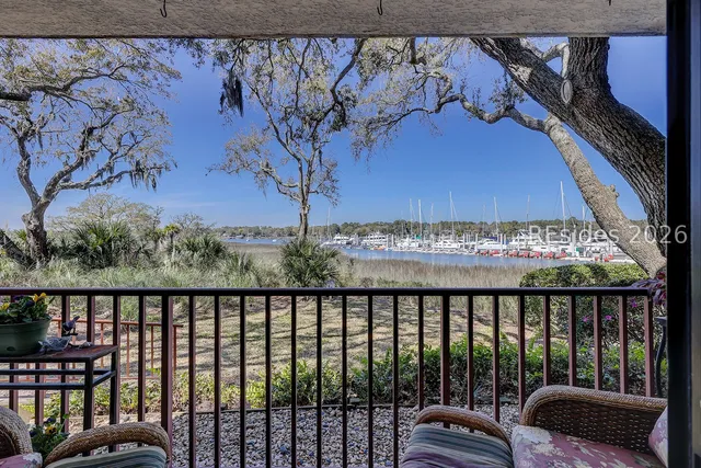 100 Helmsman Way #101, Hilton Head Island, SC 29928