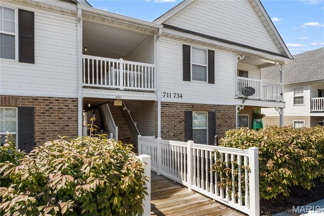 734 Saravalle Dr, Saint Peters, MO 63376