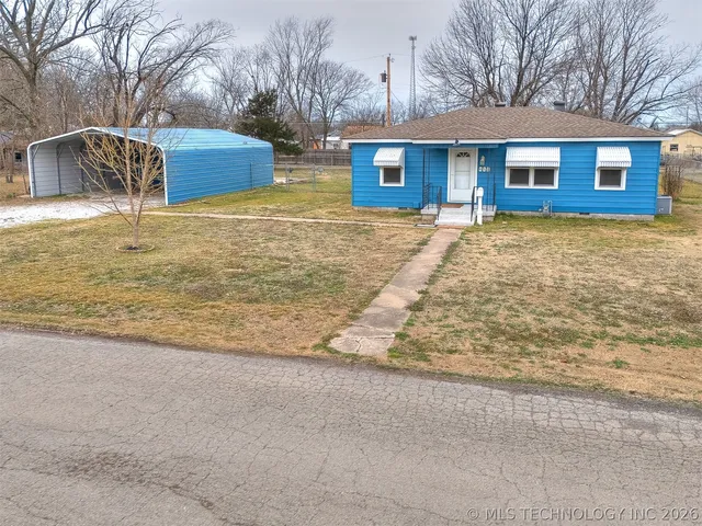 632 S  Walnut St, Nowata, OK 74048