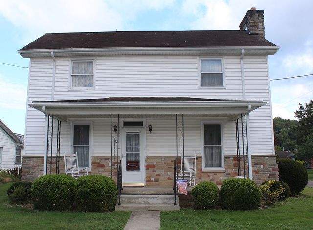 52 W  7th St, Dresden, OH 43821