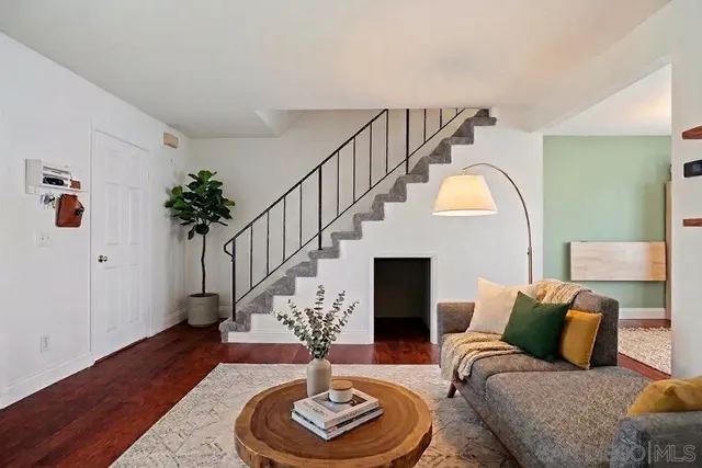 477 S  Lincoln Ave, El Cajon, CA 92020
