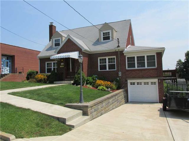 16 S  8th St, Youngwood, PA 15697
