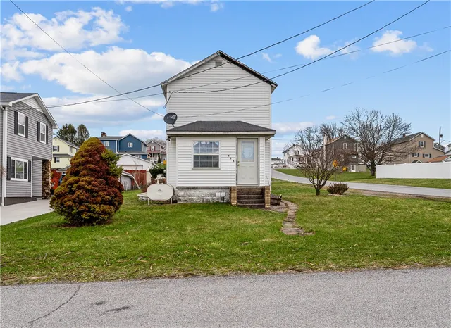 636 6th St, Colver, PA 15927