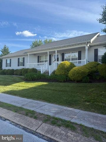 5 Kimberly Ann Ln, New Oxford, PA 17350