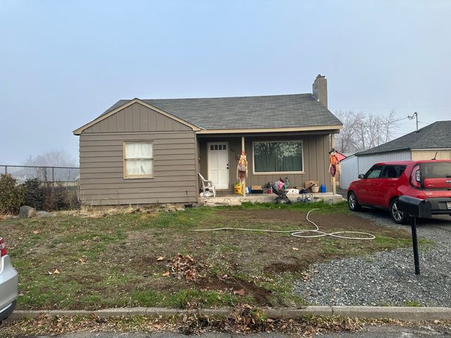 907 S  8th Ave, Yakima, WA 98902