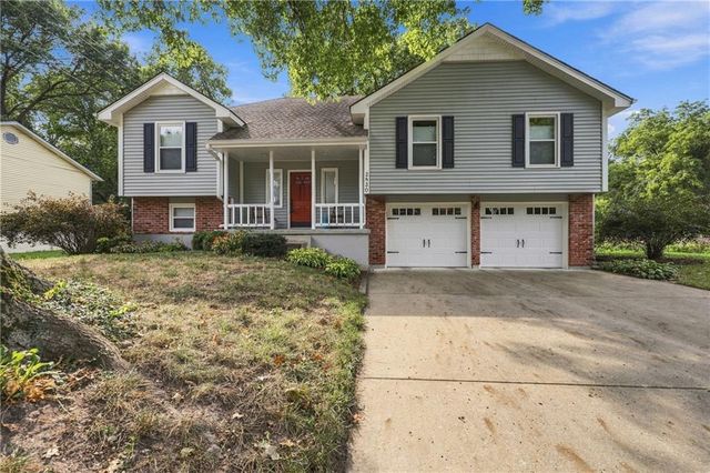 2830 S  Sweet Briar Dr, Independence, MO 64057