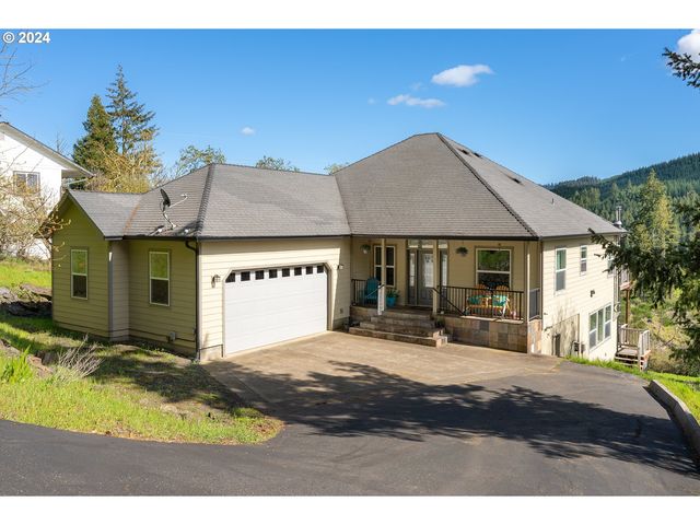 1836 Lake View Dr, Sutherlin, OR 97479