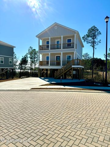 763 Baybreeze Dr, Biloxi, MS 39532