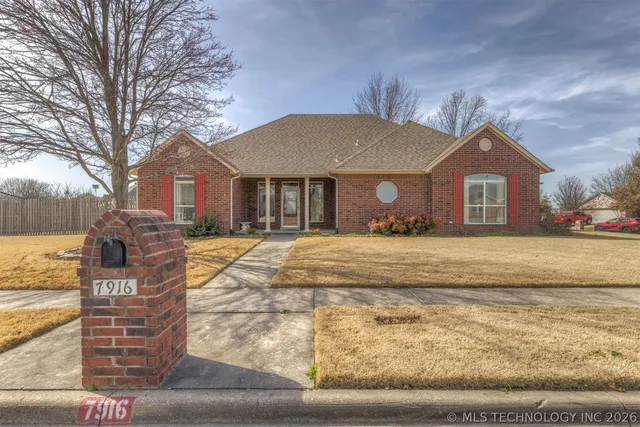 7916 N  125th East Ave, Owasso, OK 74055