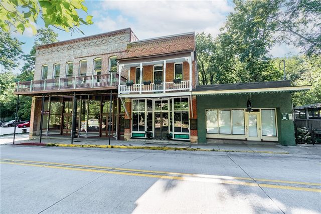 63 N  Main St, Eureka Springs, AR 72632