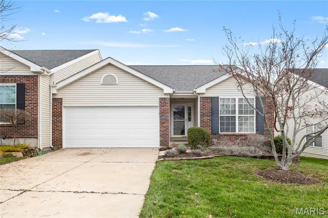 443 Angelique Pl, Saint Charles, MO 63303
