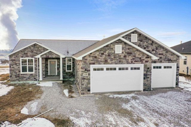 446 Royal Saint Pats Dr, Wrightstown, WI 54180
