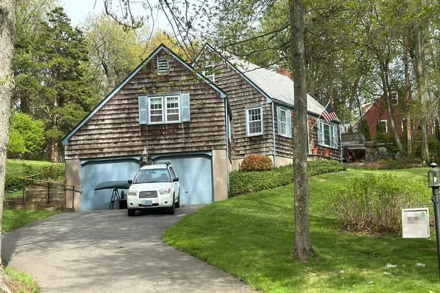 12 Cricket Ln, East Granby, CT 06026