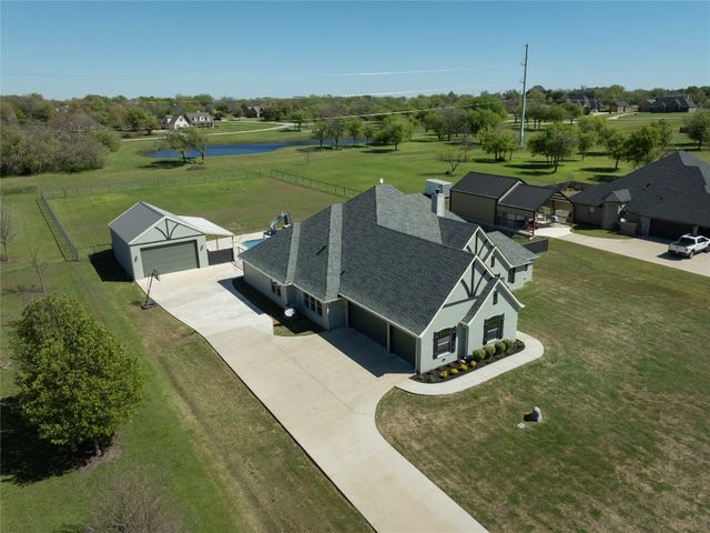 156 Star Point Ln, Weatherford, TX 76088